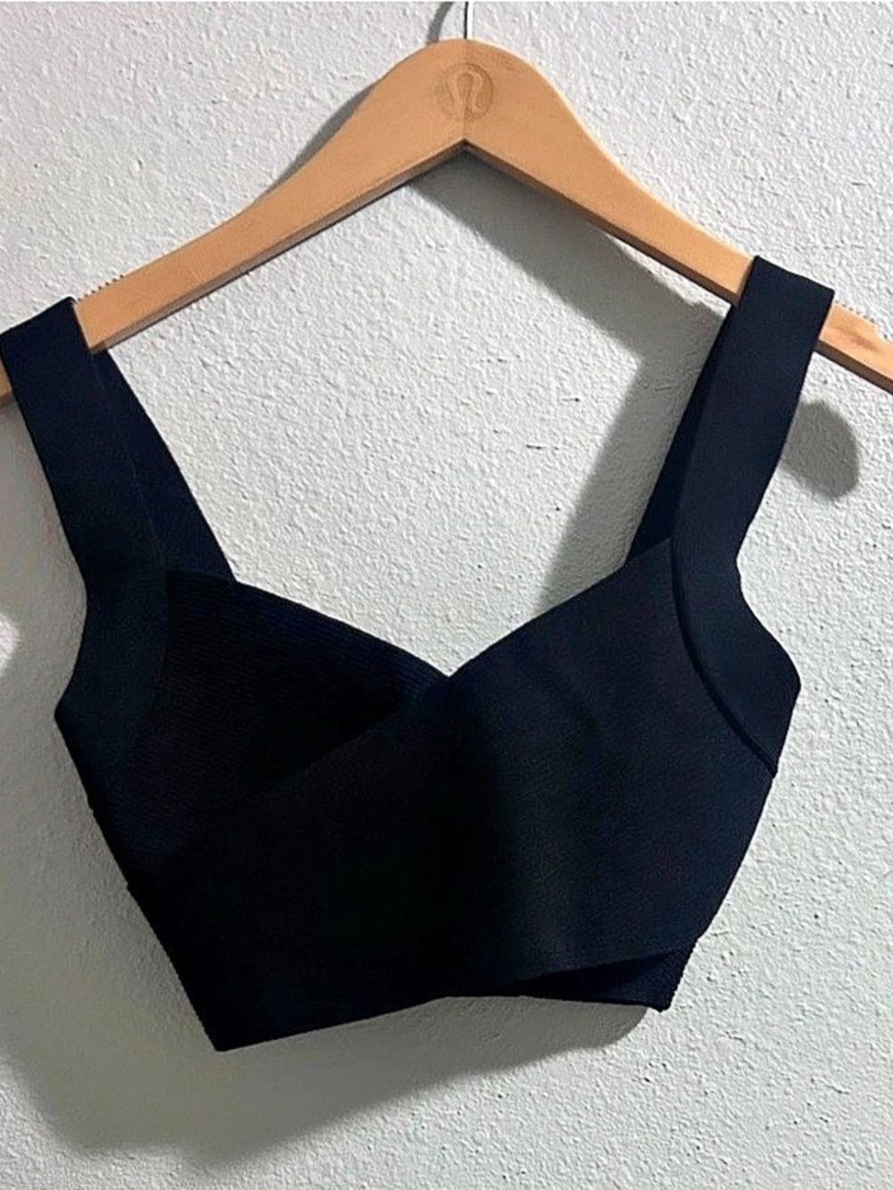 Babaton Sculpt Knit Sweetheart Crop Top Black Small